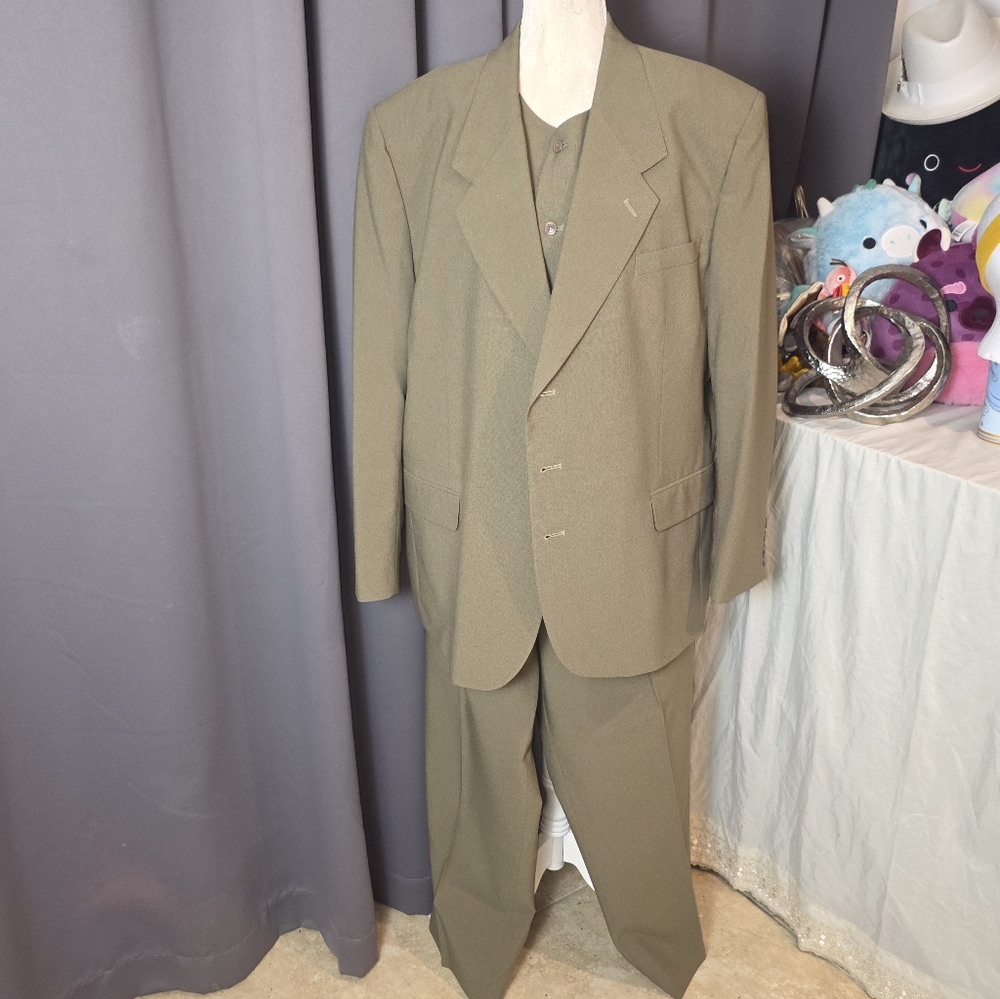 Alberto Celini 3 Piece Suit 48R Olive Green Blazer Vest Pants Made for Italy‎